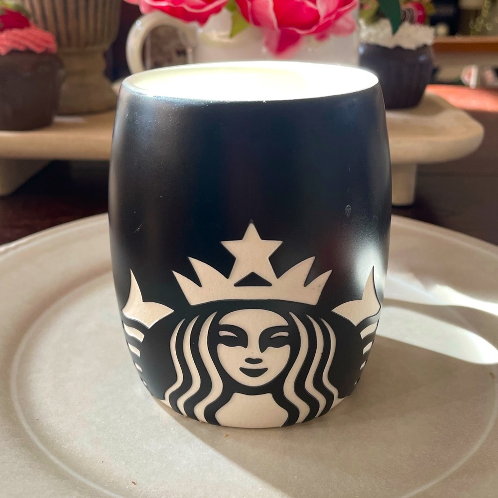 2011 Starbucks mug with logo
